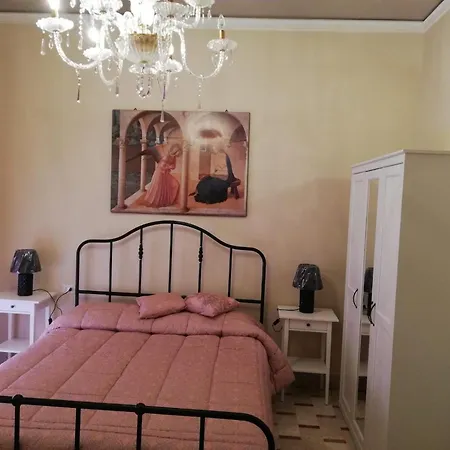 Sotto Il Castello-affittacamere בית הארחה
